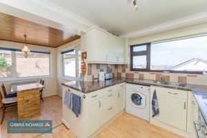 Kitchen/Breakfast Room- click for photo gallery